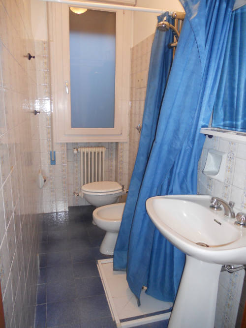 5 semplici trucchi per ristrutturare un bagno stretto e lungo Come ristrutturare un bagno