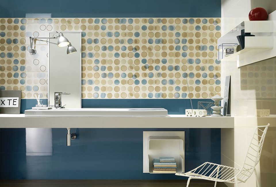 Fino a che altezza dovresti rivestire il tuo bagno? ecco qui le ... Resina su piastrelle bagno
