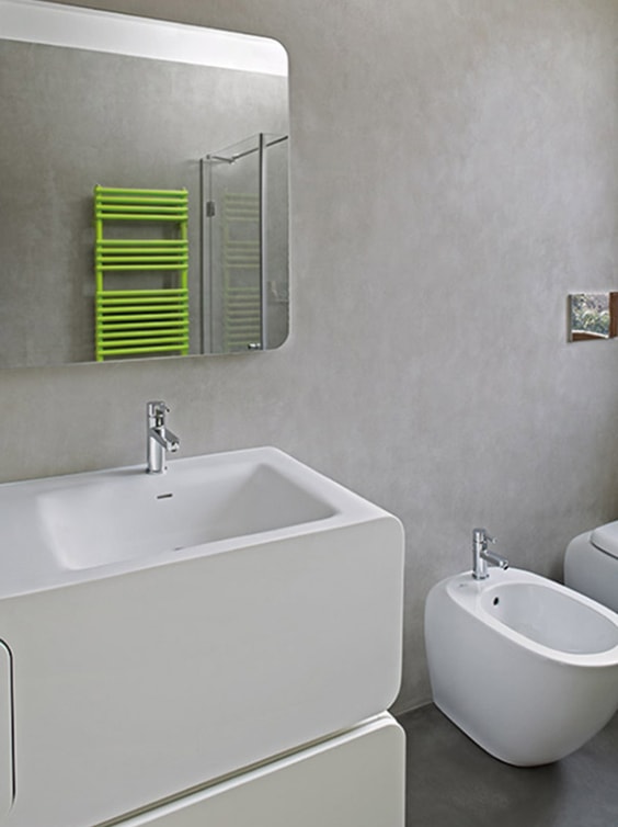 Bagno moderno senza piastrelle