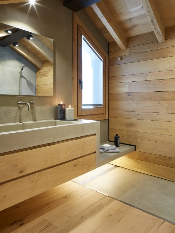 Bagno con parquet rovere