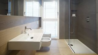 Parquet in bagno: 9 cose da sapere prima di acquistarlo