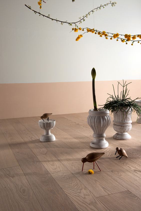 pavimento in legno chiaro