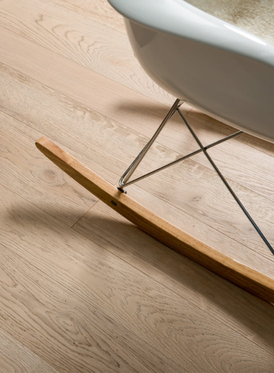 pavimento in legno verniciato
