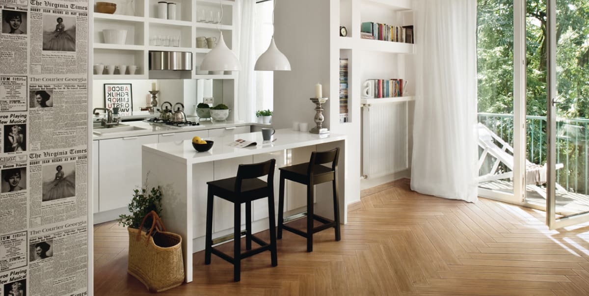 stanza con pavimento gres stile legno