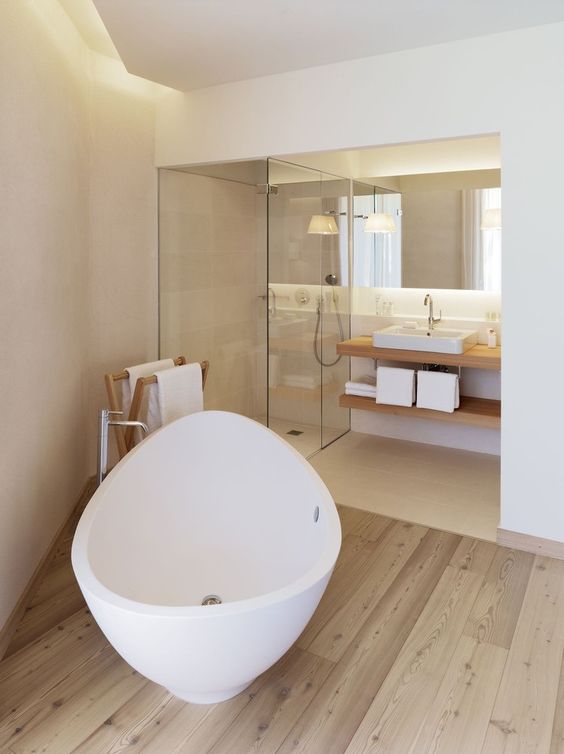 bagno con vasca freestanding