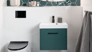 19 Idee salvaspazio per bagni piccoli o “impossibili” (2025)