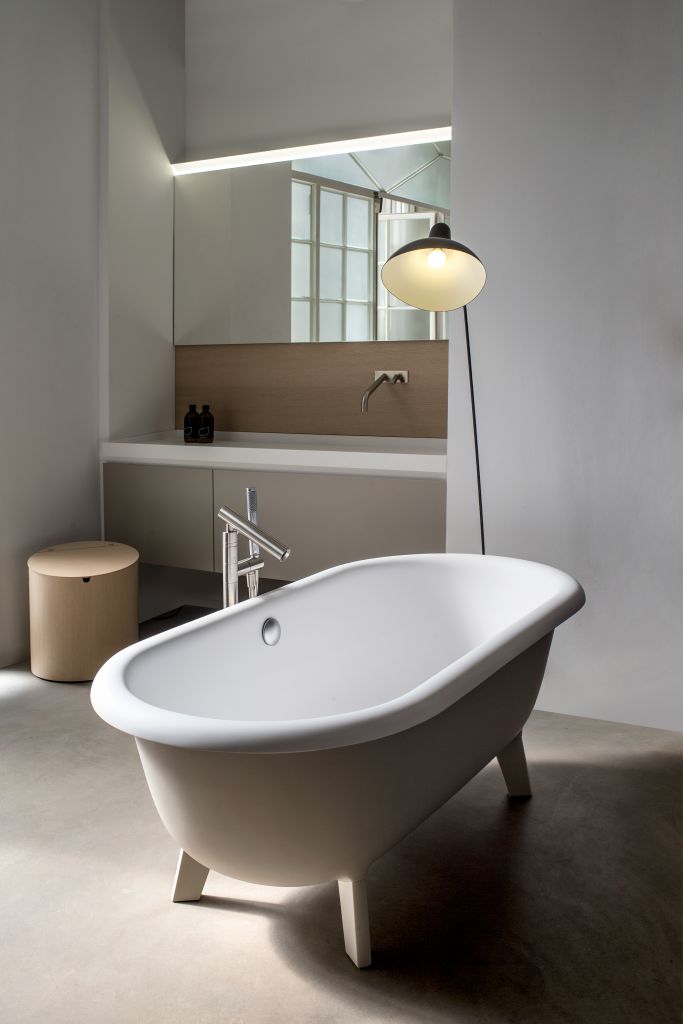 bagno moderno con vasca freestanding