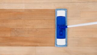 Come pulire il pavimento laminato (senza rovinarlo)