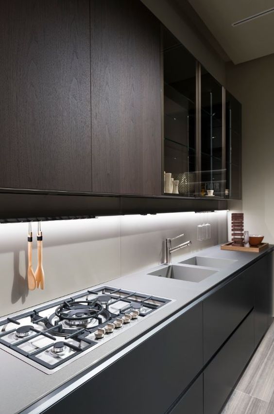 cucina con piano Fenix