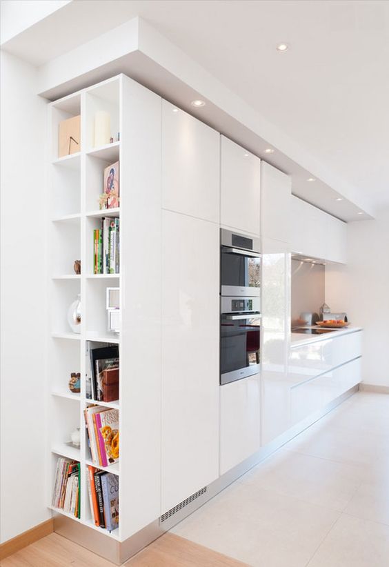 cucina moderna con abbassamento soffitto