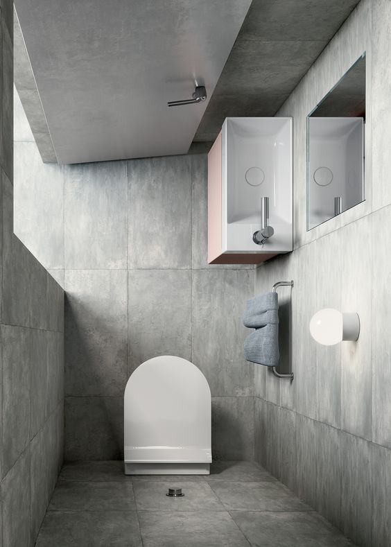 bagno minuscolo senza finestra