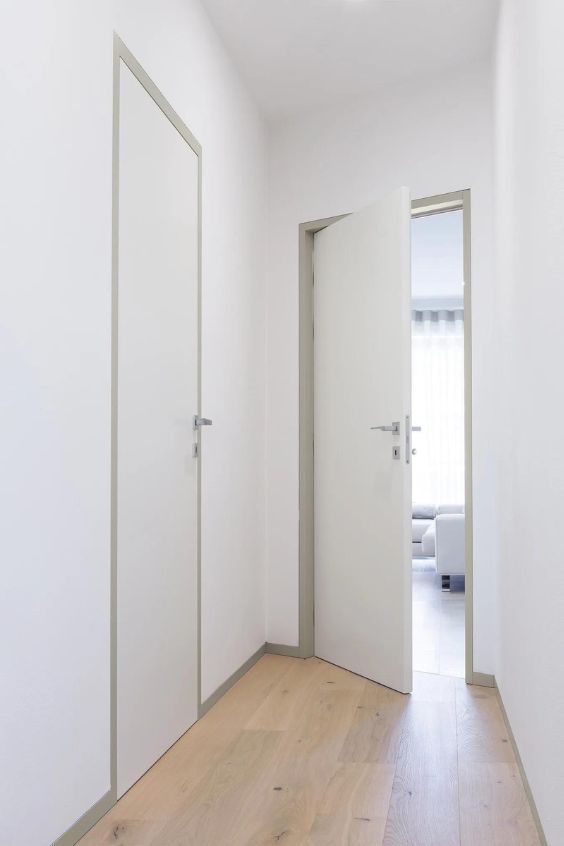 corridoio con porte filomuro
