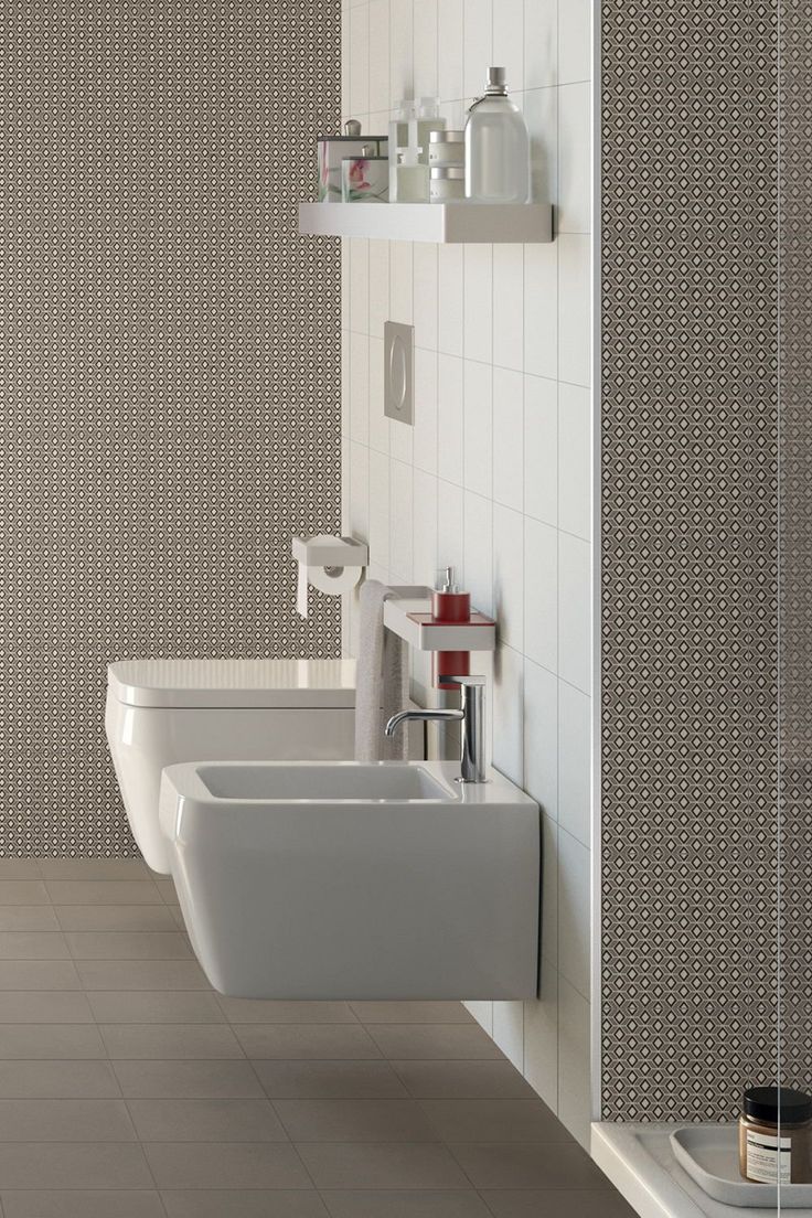 sanitari bagno con mattonelle