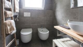 Dimensioni sanitari bagno: distanze e misure minime della normativa (2026)
